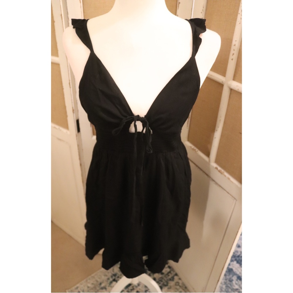 Le Lis Collection M black empire waist mini sundress.  Tie front with ruffles